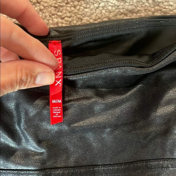 SPANX Shiny Black Leggings - Picture 2 of 4